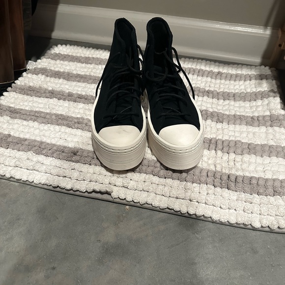 Converse women’s 6.5 platforms - Picture 5 of 5